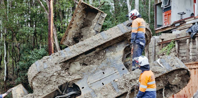 12:00 AM: Extreme Tow Truckers (S1 E1) (S1) | Paramount | 2/10 2026