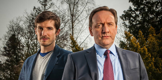 19:30: Mord og mysterier (S18 E5) (S18) | VOX | 10/31 2025