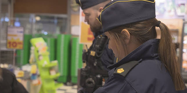 00:40: Södertäljepolisen (S3 E4) (S3) | Kanal 9 | 11/21 2025