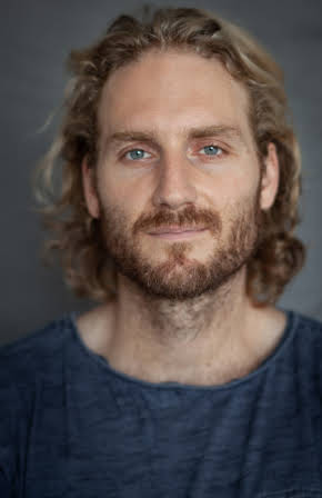 Leander Vyvey as 