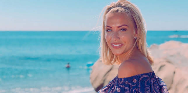 8:55 AM: A Place in the Sun | More 4 | 11/8 2025