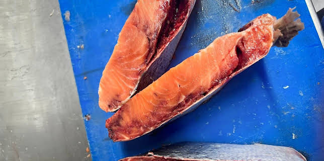 22:05: Brennpunkt: Lakselandet: «Fishy business» | NRK 2 | 11/12 2025