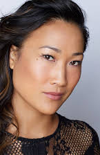 Tina Huang como Team Leader #2