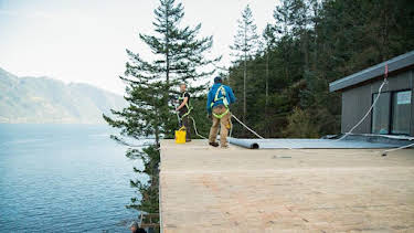 1:00 PM: Building Off The Grid (S1) | Discovery Channel | 9/24 2026