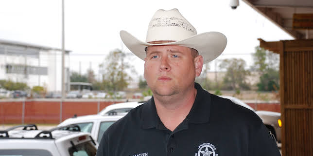 11:15: Animal Cops Houston (S9 E3) (S9) | Animal Planet | 1/30 2026