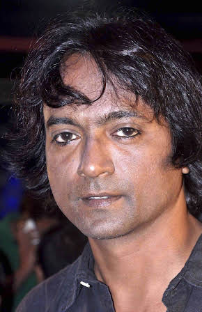 Prashant Narayanan as 