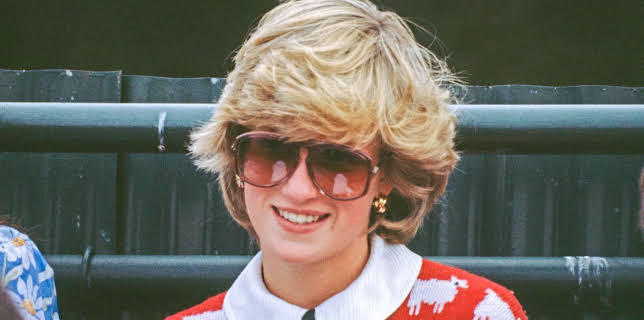 6:00 PM: Secrets of the Royal Palaces (S5 E4) (S5) | Channel 5 | 1/13 2026