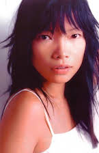 Navia Nguyen som Mika