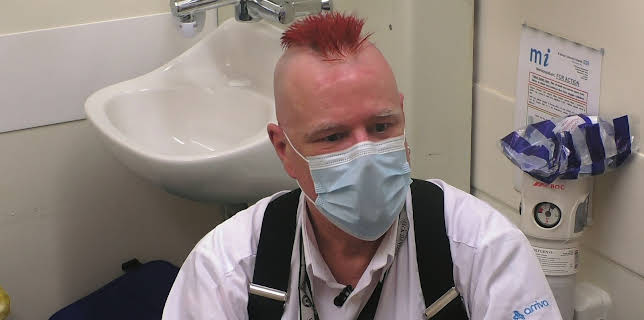 11:05 PM: 24 Hours in A&E | More 4 | 2/22 2026