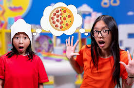 Toys and Colors Club by pocket.watch: Wendy and Eva's Pizza Predicament!