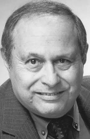 Frank G. Curcio as William Shawn 
  
  
  (as Frank Curcio)