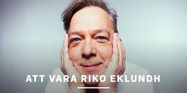 18:00: Att vara Riko Eklundh - mellan teater och verklighet | SVT2 | 2/22 2026