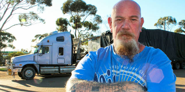 9:00 AM: Outback Truckers (S5 E10) (S5) | Paramount | 11/5 2025