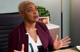 Pretty Hard Cases Season 1: Flowers