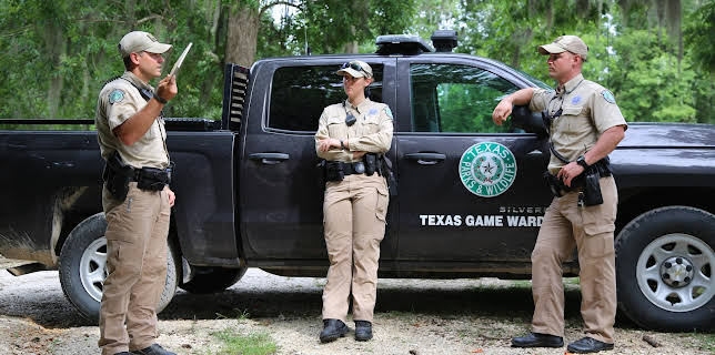 22:00: Lone Star Law  (S1 E6) (S1) | Animal Planet | 12/8 2025