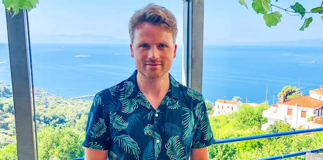 1:35 PM: A Place in the Sun | More 4 | 11/21 2025