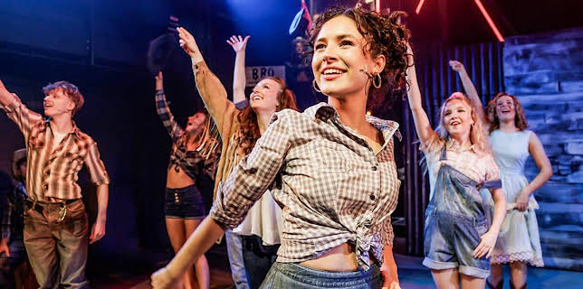 9:45 AM: Stage Stars (S1) | CBBC | 2/1 2026