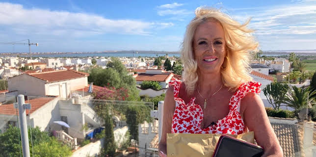 9:00 AM: Bargain-Loving Brits in the Sun (S14 E4) (S14) | 5 Star | 12/2 2025