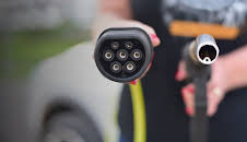 Petrol vs Electric Cars: Which is Better? (1)