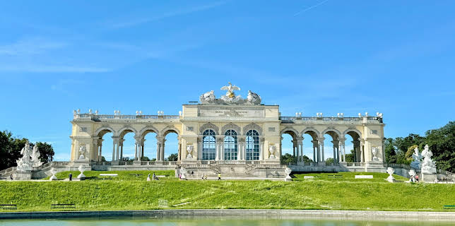 21:05: Königliche Gärten - Schloss Schönbrunn | 3SAT | 11/24 2025