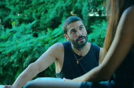 Den heliga familjen: En brinnande bil