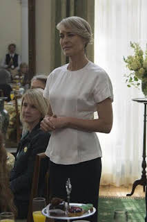 04:00: House of Cards (T3): Episodio 11 | AXN | 6/6 2026