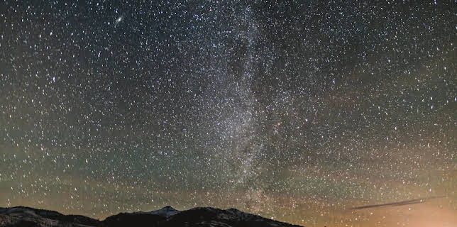 02:00: Das Universum - Eine Reise durch Raum und Zeit | ZDFinfo | 11/14 2025