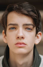 Kodi Smit-McPhee como 