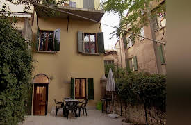 House Hunters International: Volume 1: Hitting the Books in Bologna