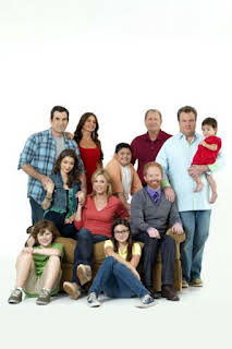 19:53: Modern Family (T1): Ep.1 Piloto | Comedy Central | 9/25 2026