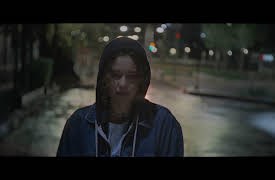 Ella camina sola season-1: Ella camina sola - Una denuncia anónima