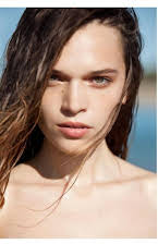 Anna Brewster som 