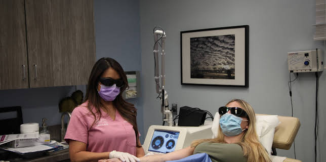 00:25: Dr. Pimple Popper (S4 E2) (S4) | TLC | 11/20 2025