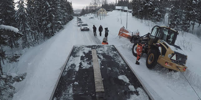 03:50: Frusna vägar (S2 E1) (S2) | TV3 | 1/11 2026