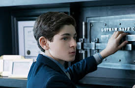 Gotham: The Complete First Season: The Anvil or Hammer