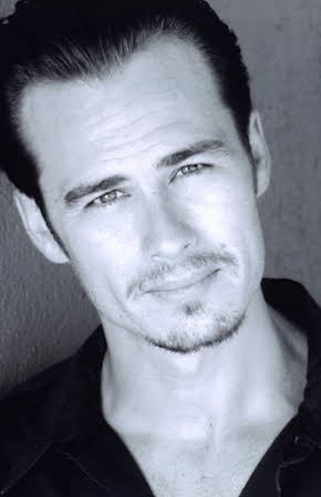 Liam Waite as Michael Descanso