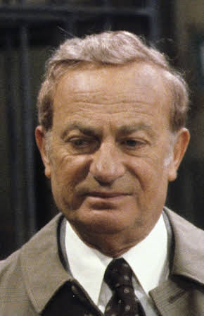 Joe Mantell as 