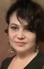 Elahe Massumi som Director