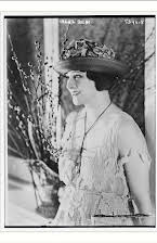 Irene Rich como Mrs. Mary O'Rourke