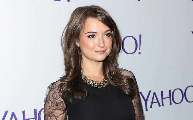 Milana Vayntrub