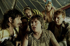 Los Héroes del Norte season-1: Los Héroes del Norte - Vestidos de color de rosa