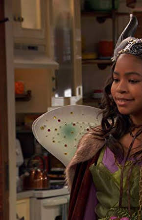 Navia Robinson as 