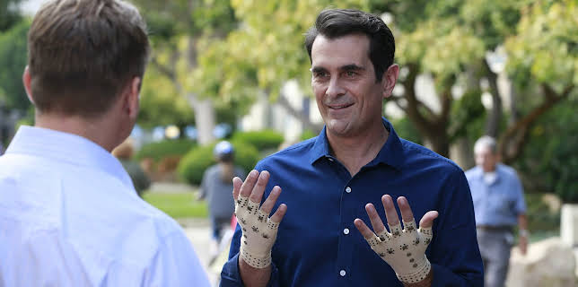 11:00 AM: Modern Family | E4 | 11/27 2025
