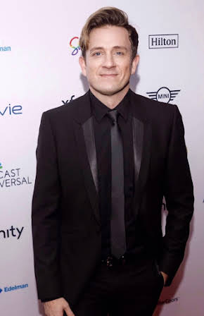 Tom Lenk as 