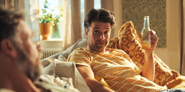 19:55: Sommaren med släkten (S6 E11) (S6) | Kanal 9 | 11/15 2025