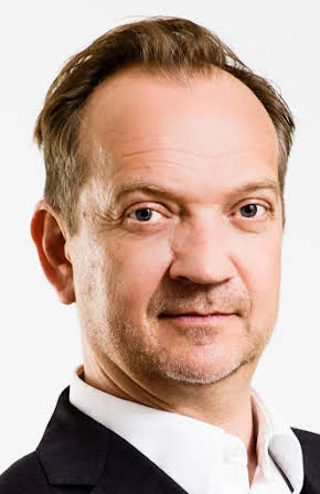 Gard B. Eidsvold as 