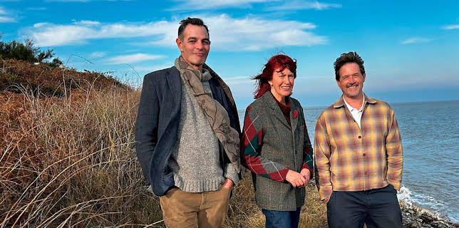 6:30 PM: Celebrity Escape to the Country (S3) | BBC One Scotland | 12/23 2025