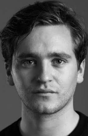 Benjamin Helstad as 