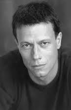 Gavin Hood som Director