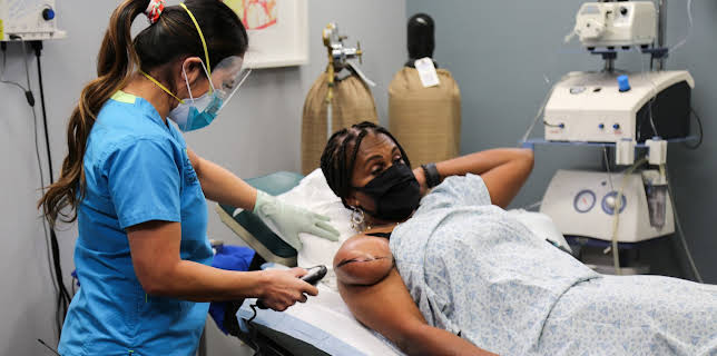 00:25: Dr. Pimple Popper (S3 E13) (S3) | TLC | 11/6 2025